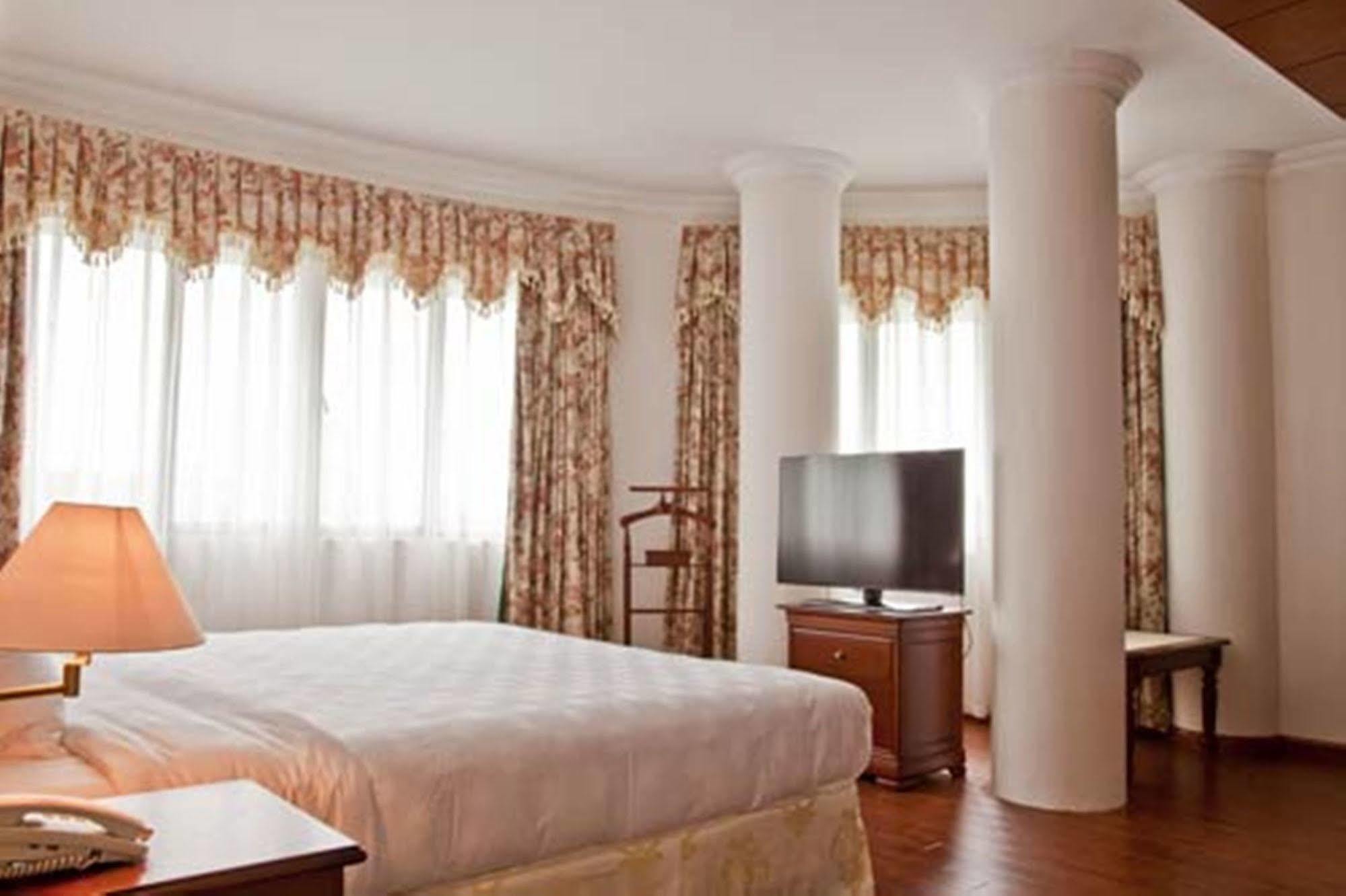 Green Park Hotel Ханой Экстерьер фото