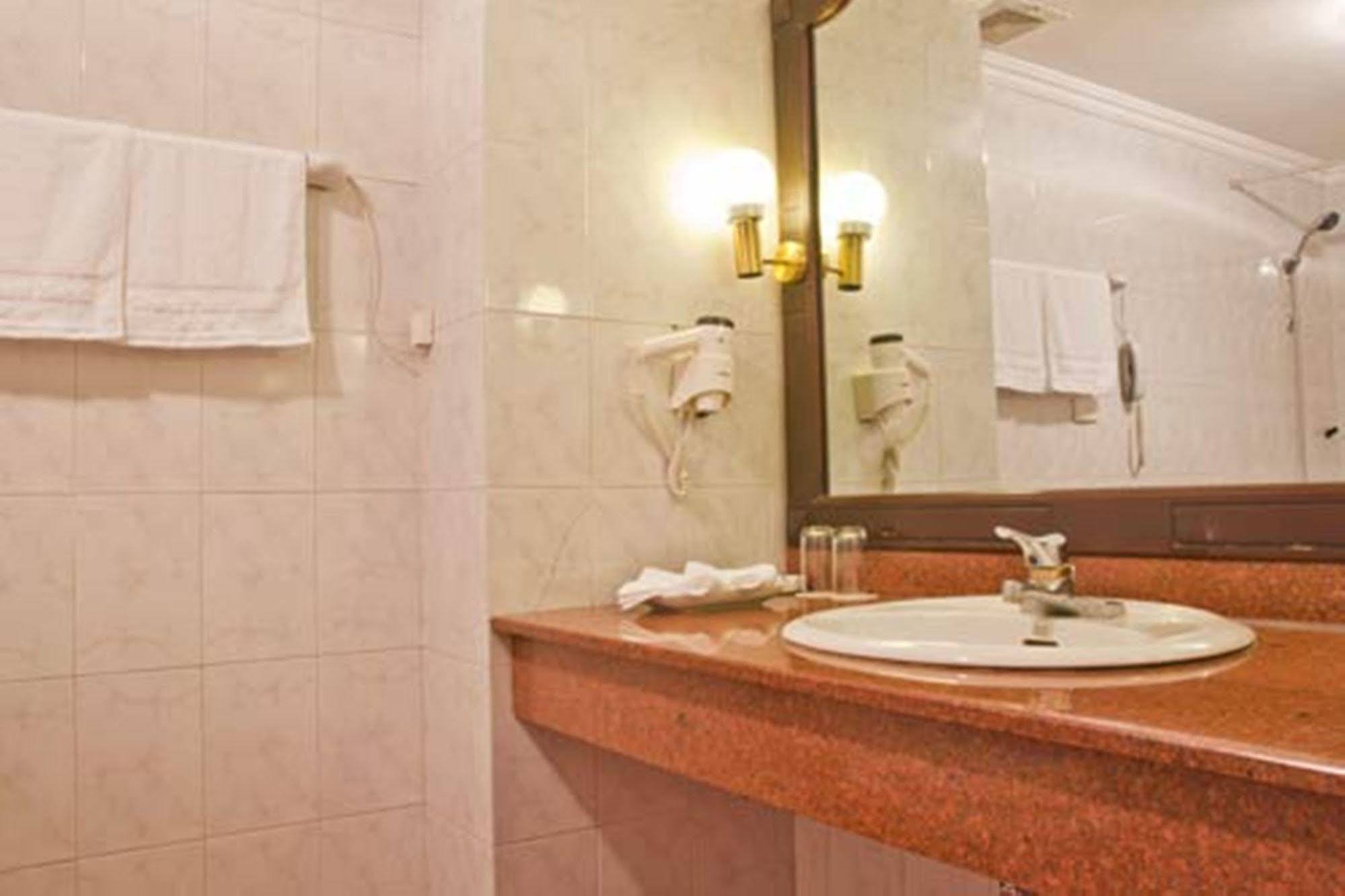 Green Park Hotel Ханой Экстерьер фото