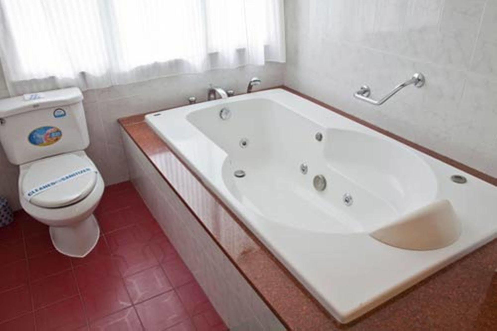 Green Park Hotel Ханой Экстерьер фото
