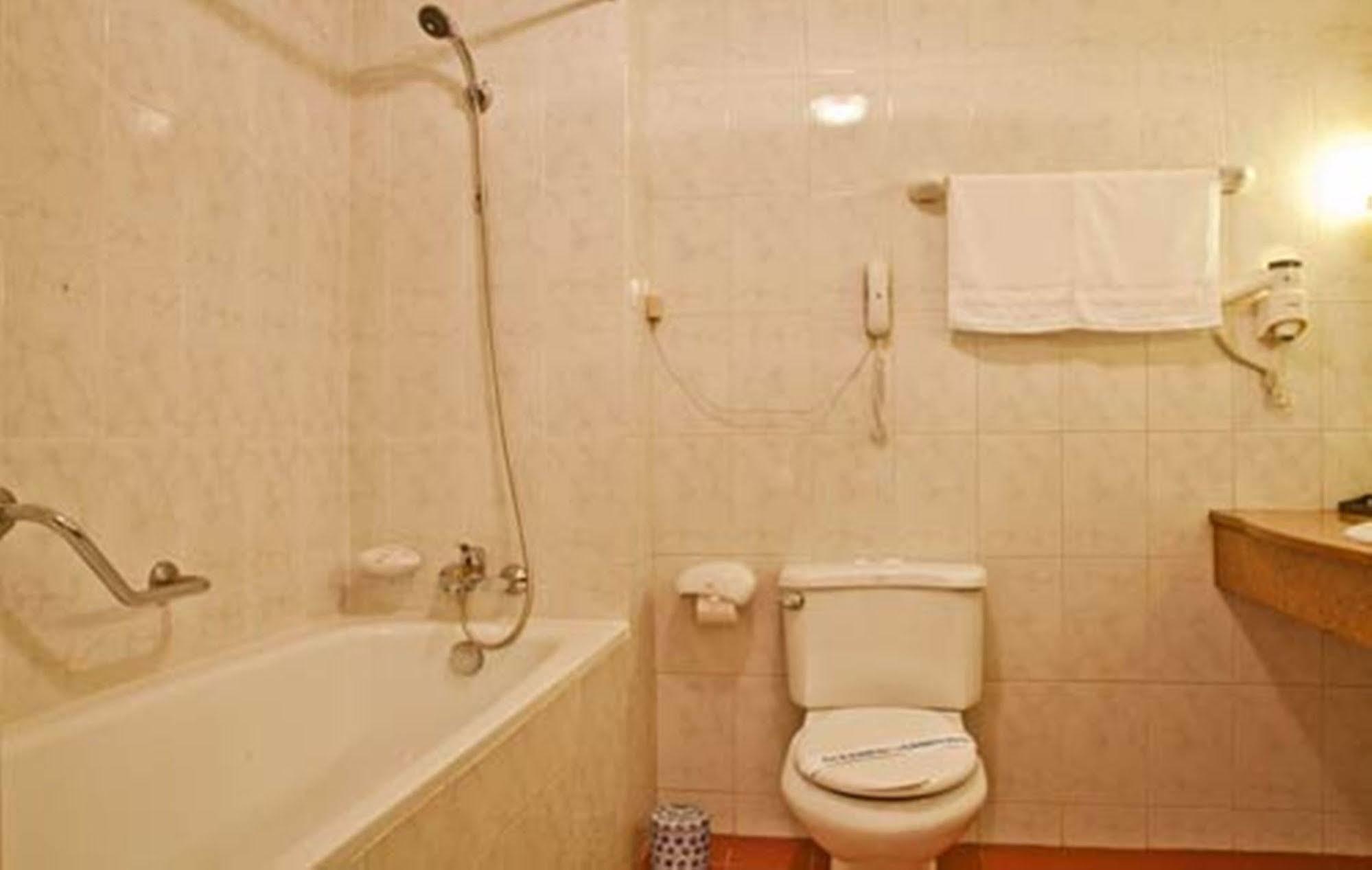 Green Park Hotel Ханой Экстерьер фото