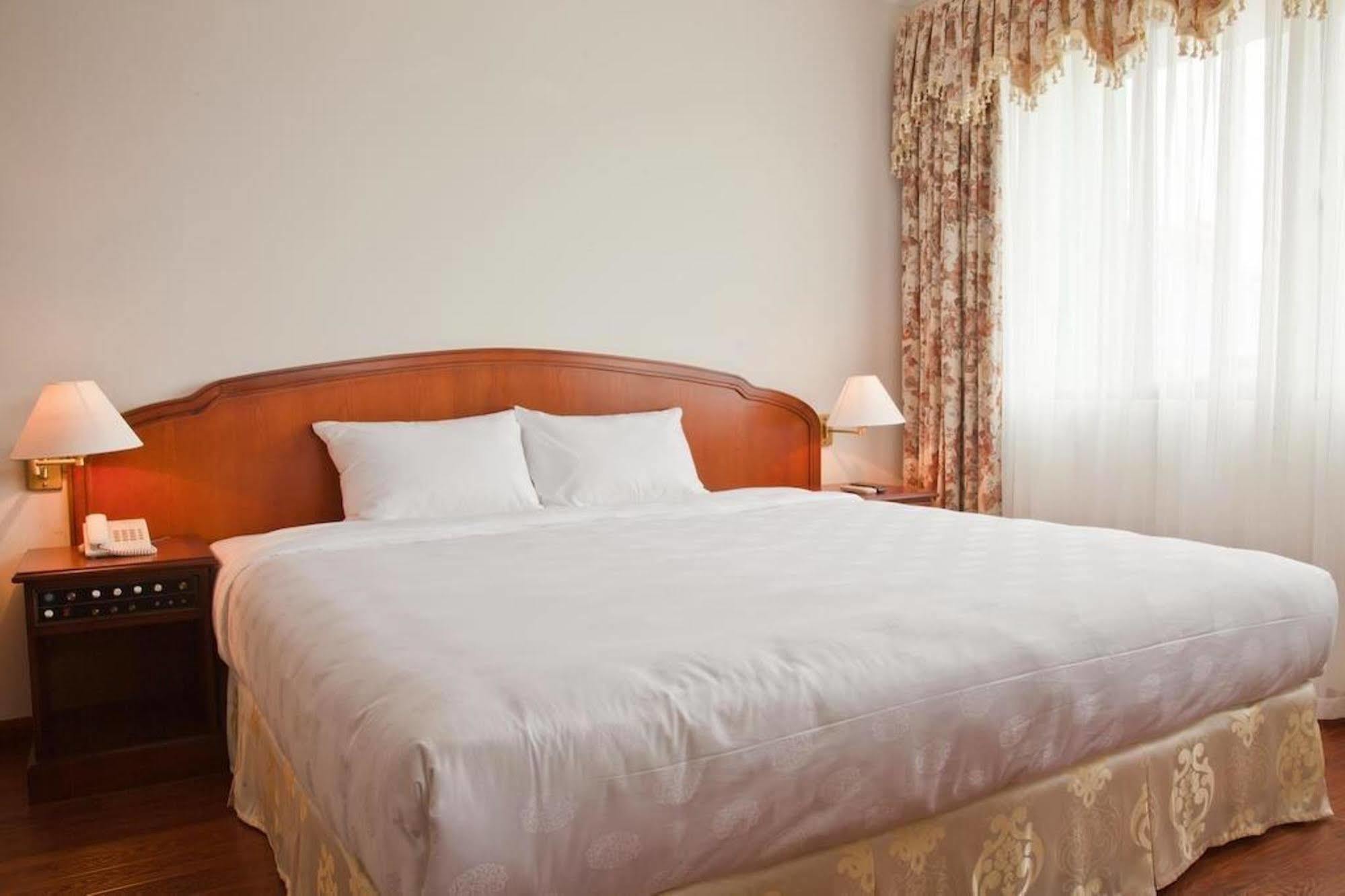 Green Park Hotel Ханой Экстерьер фото