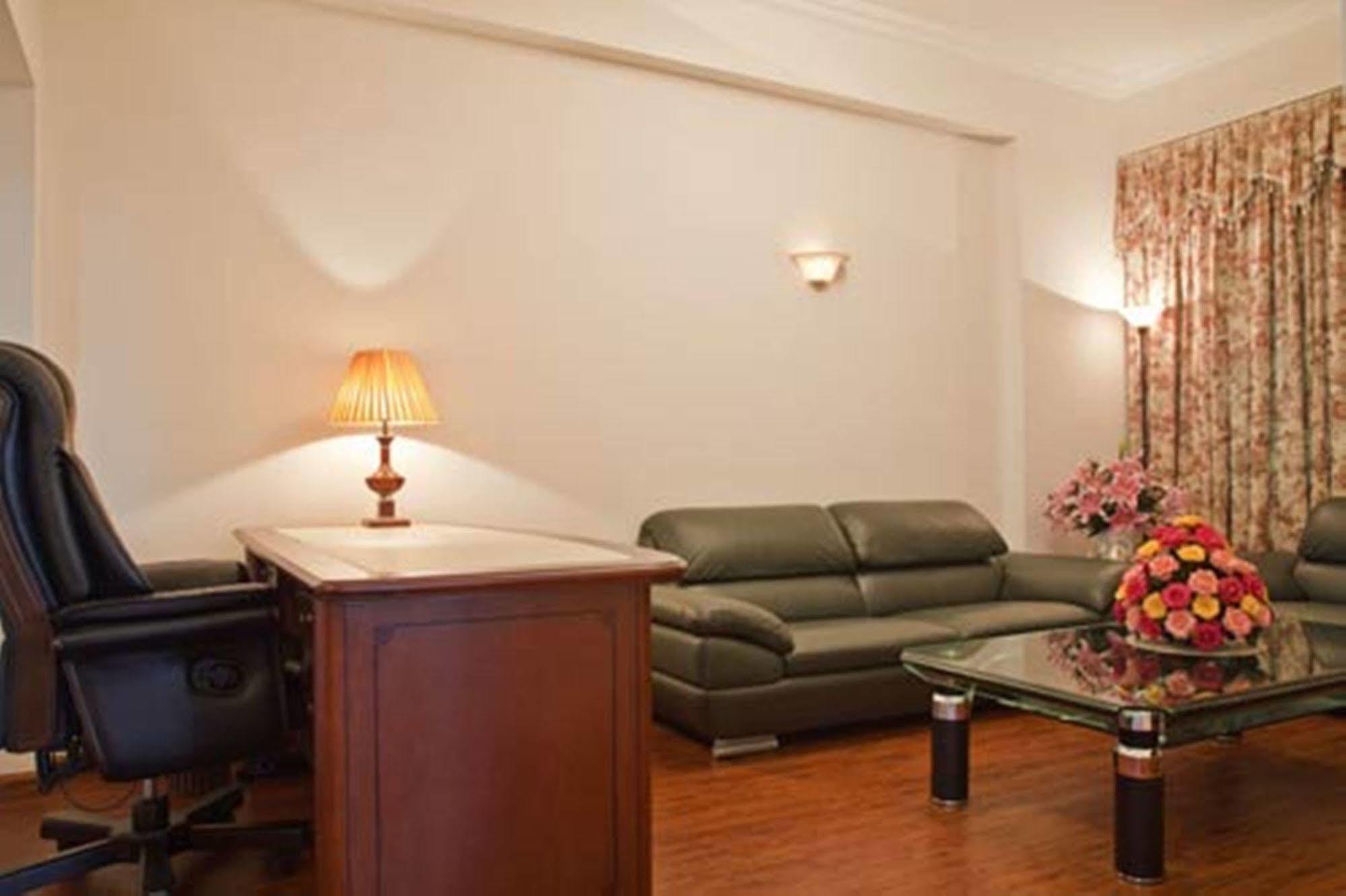 Green Park Hotel Ханой Экстерьер фото